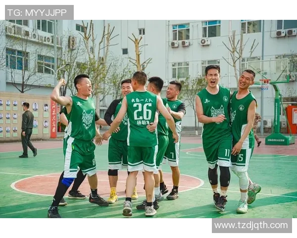 足球明星跨界挑战篮球赛场展现惊人实力与风采 足球明星跨界挑战篮球赛场展现惊人实力与风采